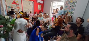 Η σχολική χρονιά ολοκληρώθηκε με γιορτές, παραστάσεις και παρουσιάσεις project 21 kalitsi language school 25